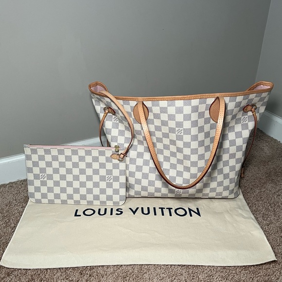 Handbags - The LV Neverfull MM tote